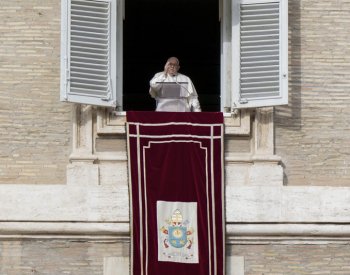 Papež František při novoroční mši vyzdvihnul roli žen a matek