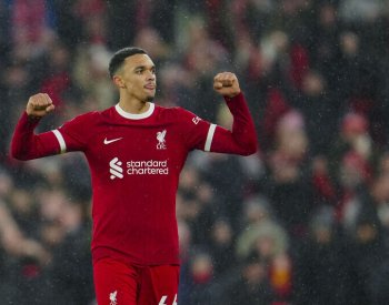 Liverpool vede po výhře nad Newcastlem ligu o tři body, dvěma góly pomohl Salah