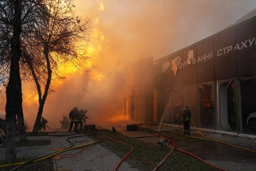 Další vzdušný útok Ruska na Ukrajinu si vyžádal desítky zraněných