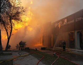Další vzdušný útok Ruska na Ukrajinu si vyžádal desítky zraněných
