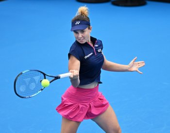 Brenda Fruhvirtová má první výhru na WTA, Nosková porazila Babosovou