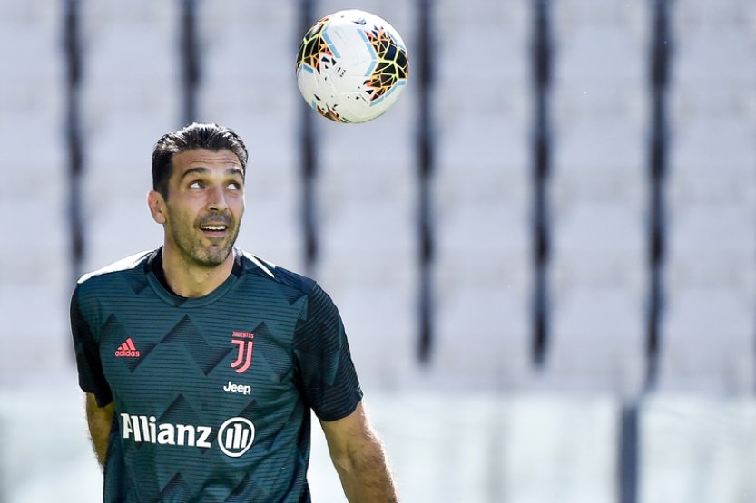 Buffon se chystá uzavřít kariéru, jedná s Parmou o ukončení smlouvy