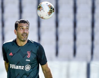 Buffon se chystá uzavřít kariéru, jedná s Parmou o ukončení smlouvy