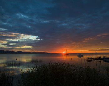 Pobyt u Balatonu se pro průměrného Maďara stává luxusem, všímá si RFE/RL