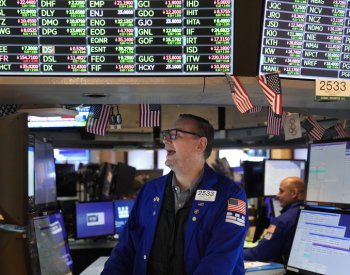 Akcie ve světě loni vesměs rostly, klíčový index S&P 500 přidal 25 procent