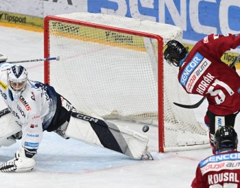 Hokejisté Sparty mají druhou šanci dostat se do čela extraligy