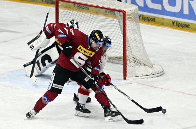 Němeček bude kvůli faulu na Pláška chybět hokejové Spartě v pěti duelech