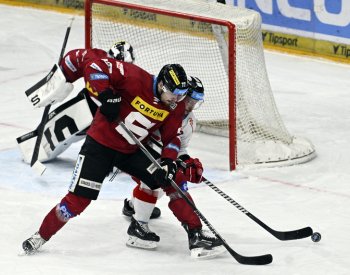 Němeček bude kvůli faulu na Pláška chybět hokejové Spartě v pěti duelech