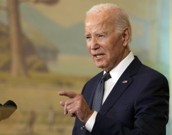 Více než třetina Američanů podle průzkumu vidí Bidenovo zvolení jako nelegitimní