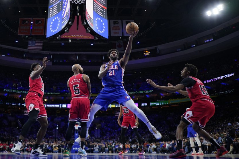 Oklahoma porazila lídra NBA Boston, Embiid při návratu předvedl triple double