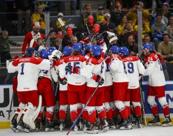 Hokejová dvacítka bude proti Švédsku usilovat o druhé finále MS za sebou