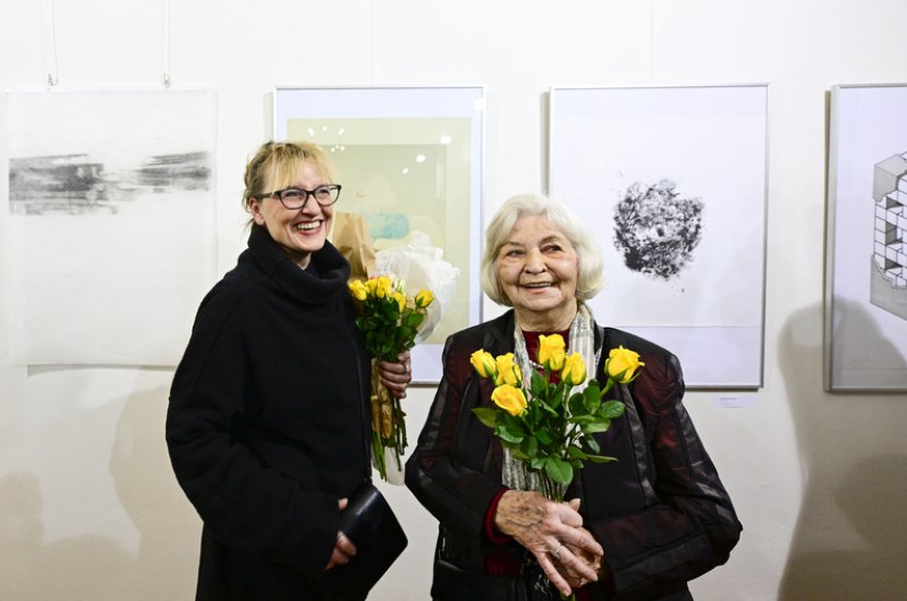 Výstava v Galerii Hollar představuje umělce, kteří letos slaví životní jubilea