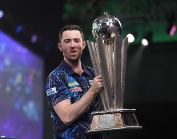 Littler se nejmladším mistrem světa v šipkách nestal, finále ovládl Humphries