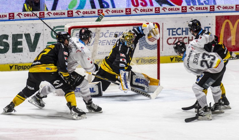 Hráči Karlových Varů po skvělém úvodu vyhráli v Litvínově 6:1