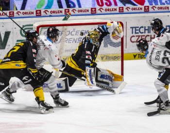 Hráči Karlových Varů po skvělém úvodu vyhráli v Litvínově 6:1