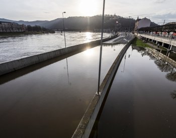 Potápěč zprovoznil klapku u protipovodňové vany v Ústí nad Labem