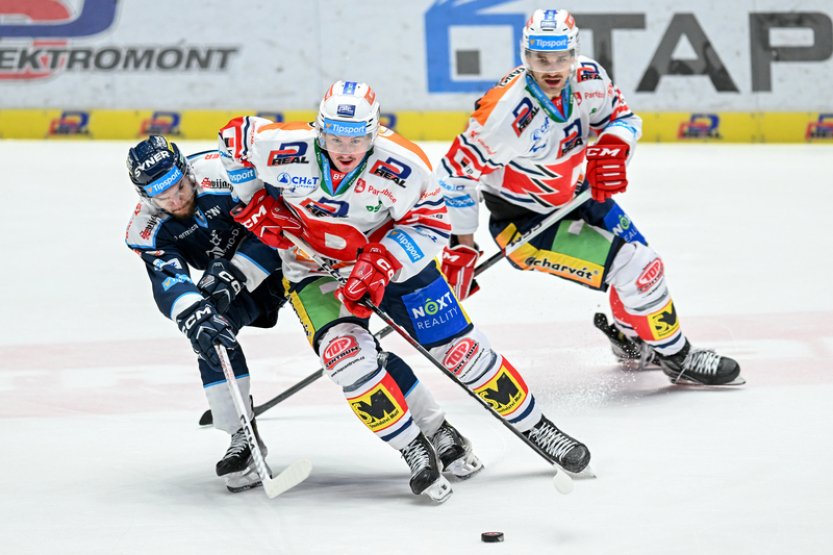 Hokejisté Pardubic se opět zapojí do extraligy, vedoucí Sparta hraje v Brně