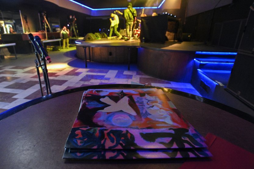 Na desku roku v cenách Vinyla vzhledem ke shodnému počtu hlasů aspiruje pět alb