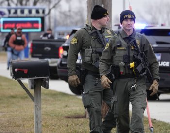 Střelba na střední škole v americké Iowě má nejméně jednu oběť