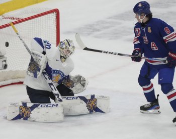 Finále MS hokejistů do 20 let si zahrají USA a Švédsko, sestoupilo Norsko