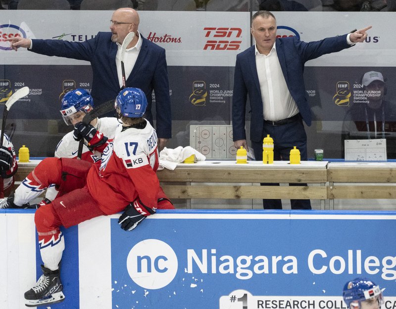 Trenér Augusta: Jsme poražení, ale s hlavami nahoře, pořád je o co hrát