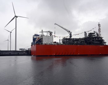 Do terminálu v Eemshavenu dosud připlulo 30 lodí s plynem pro Česko