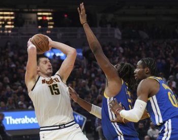 Jokič vítěznou trojkou završil v NBA velký obrat Denveru proti Golden State