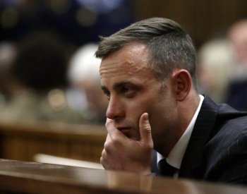 Pistorius byl na podmínku propuštěn z vězení, kde si odpykával trest za vraždu