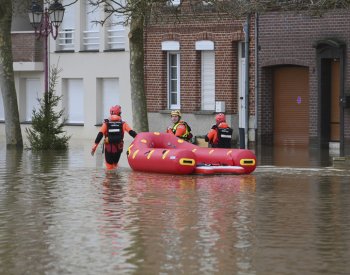 Čeští hasiči se na severu Francie zapojili do boje proti záplavám