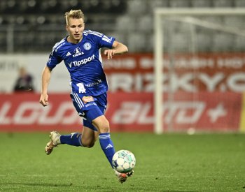 Fotbalová Slavia získala z Olomouce obránce Zmrzlého
