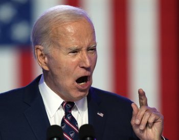 Biden: Trump je ochotný obětovat americkou demokracii, jen aby se dostal k moci