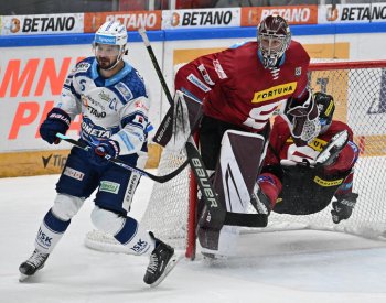 Hokejisté Sparty vyhráli v Brně 3:2 a udrželi vedení v extralize
