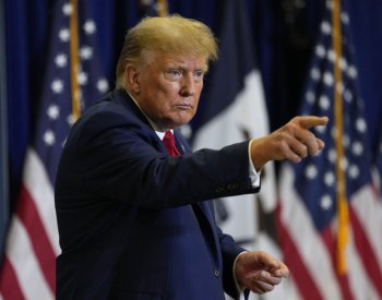 Trump má USA za zemi posetou teroristy a imigranty z blázinců