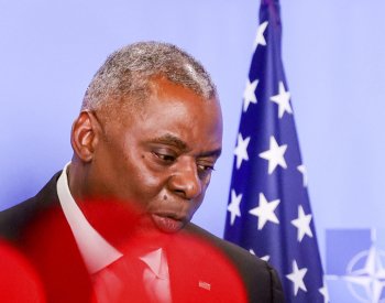 Austin uvedl, že na sebe bere zodpovědnost za tajnosti kolem své hospitalizace