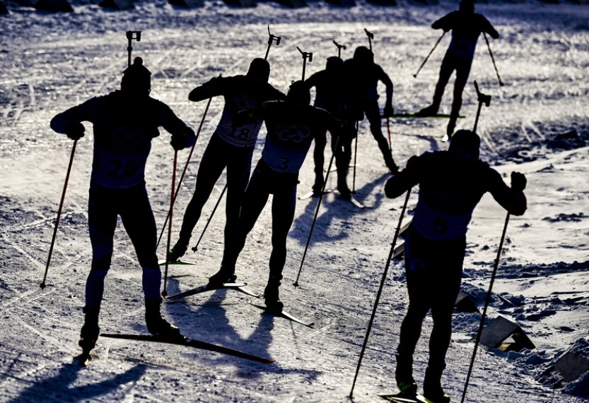 Biatlonisté byli šestí ve štafetě SP v Oberhofu, vyhráli Norové