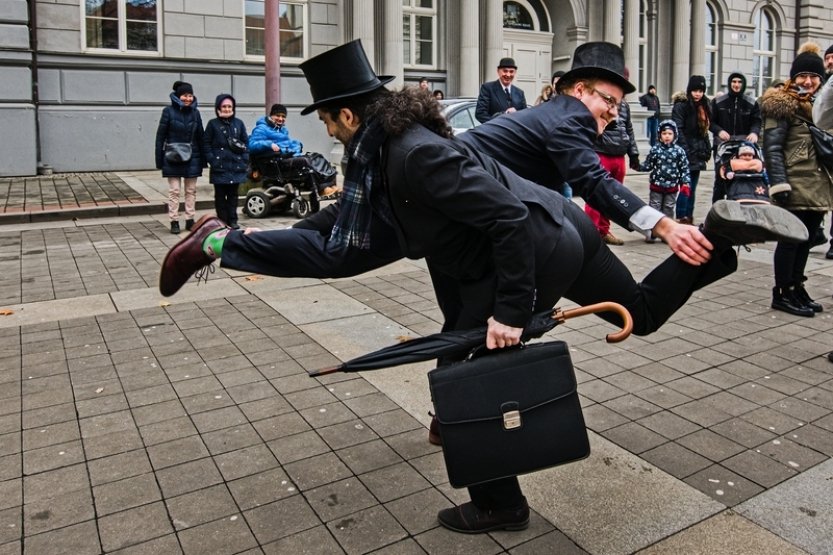 Na Švihlý pochod Brnem přišlo 320 lidí, pořadatelé sní o příjezdu Johna Cleese