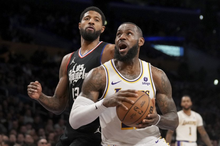 Lakers v derby zdolali rivala z Clippers, Dončič s Irvingem táhli Dallas