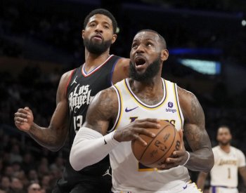Lakers v derby zdolali rivala z Clippers, Dončič s Irvingem táhli Dallas
