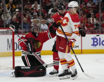 Mrázek vyhrál český brankářský souboj, Vejmelka nezastavil nového lídra NHL