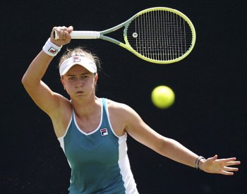 Krejčíková prohrála v 1. kole v Adelaide, Fruhvirtová vypadla v Hobartu