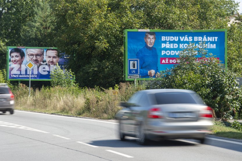 Senát: Úřad pro dohled nad stranami přijde o část pravomocí ve prospěch kolegia