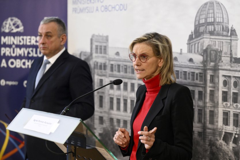 ČR bude spolupracovat s Francií na financování projektů k jaderné energetice