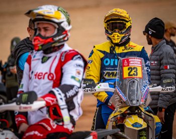 Loprais přišel na Dakaru o vedení, Michek a Prokop si polepšili