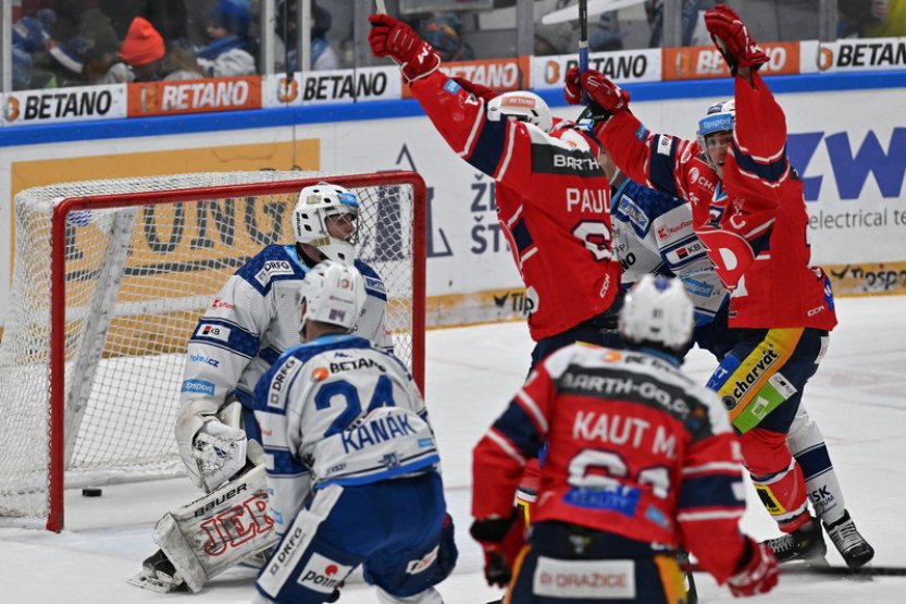 Hokejisté Pardubic vyhráli v Brně 7:6 v prodloužení a zůstaly druzí