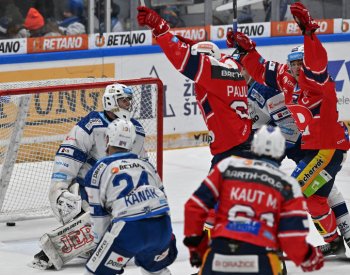Hokejisté Pardubic vyhráli v Brně 7:6 v prodloužení a zůstaly druzí