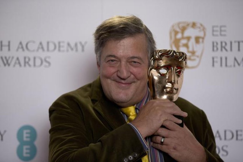 Britský herec Fry oživil debatu o zákazu medvědích čepic královské gardy