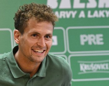 V ofenzivě bychom měli předvést lepší výkon než v Bodö, řekl stoper Hůlka