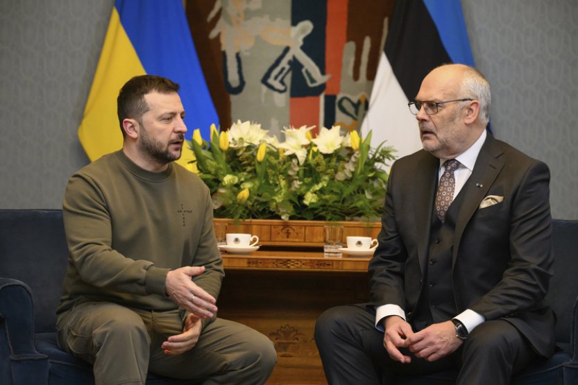 Příměří by Rusku pomohlo vyřešit nedostatek zbraní, varoval Zelenskyj v Estonsku