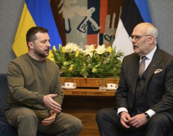 Příměří by Rusku pomohlo vyřešit nedostatek zbraní, varoval Zelenskyj v Estonsku