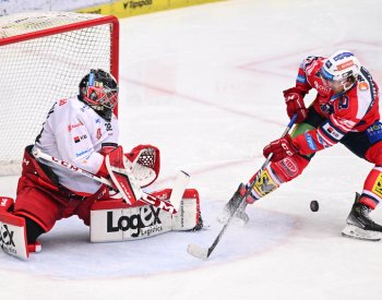Pardubice čeká derby v Hradci Králové, vedoucí Sparta nastoupí v Liberci